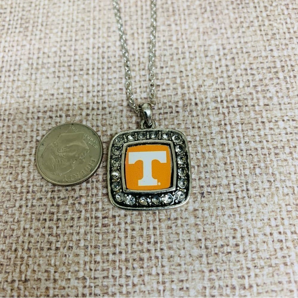 University of Tennessee Silver Crystal Necklace‎